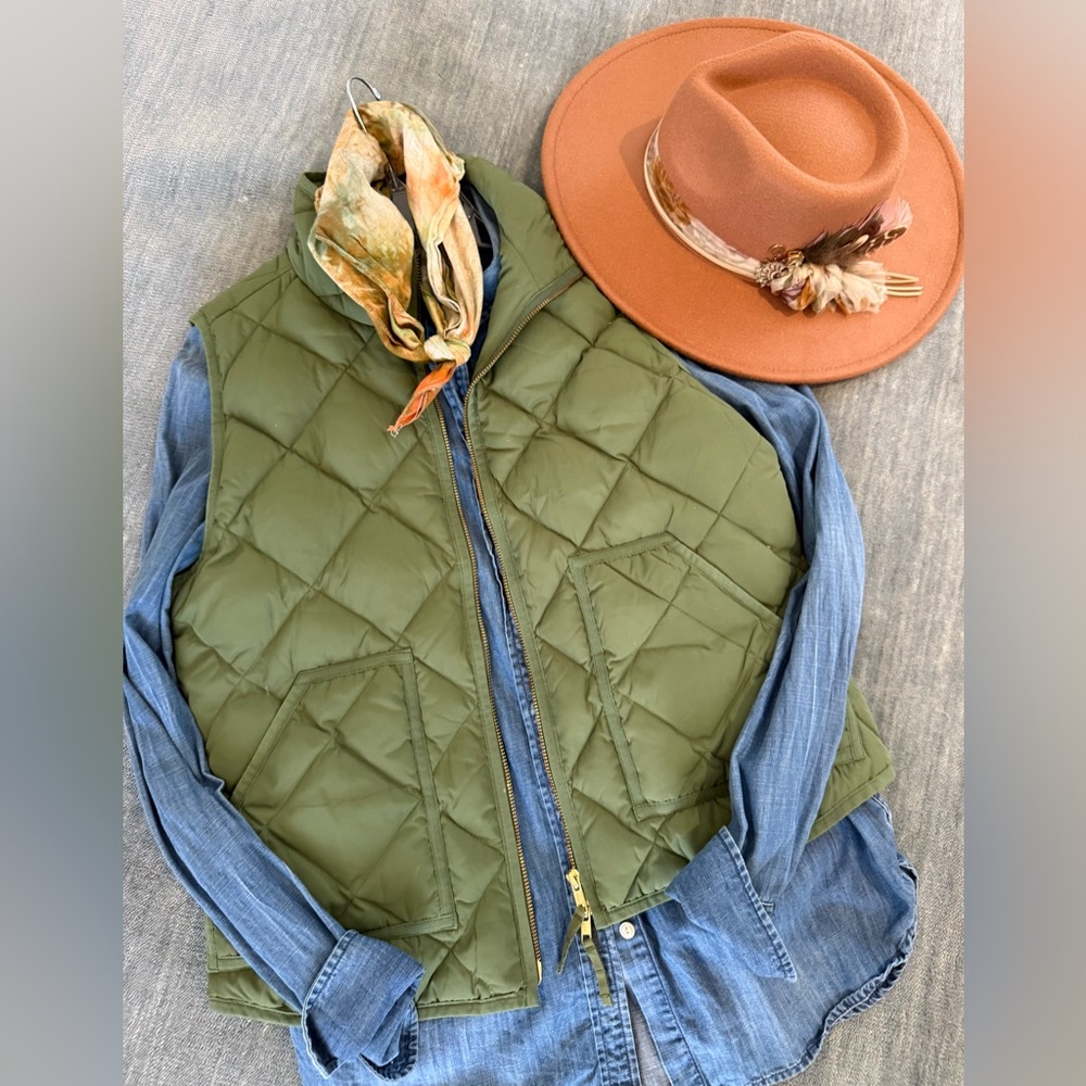 MOUNTAIN EDIT: Olive Green Quilted JCrew Vest for Women